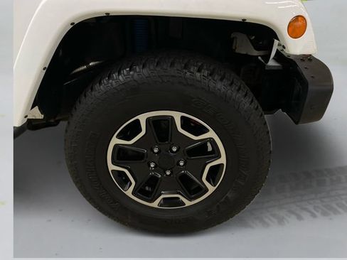 Used 2015 Jeep Wrangler Unlimited Rubicon AWD/4WD image 16
