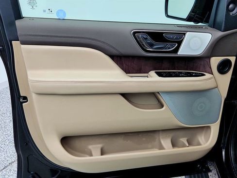 Used 2022 Lincoln Navigator Reserve image 15