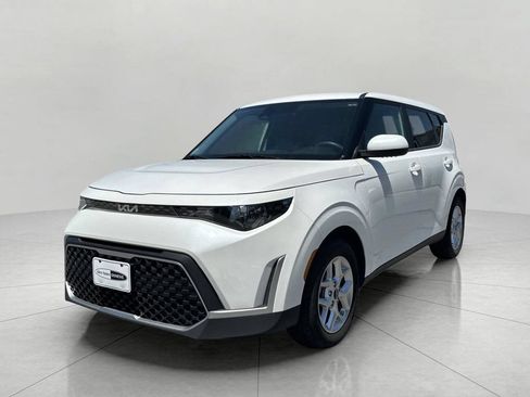 Used 2023 Kia Soul LX w/ LX Technology Package FWD image 3