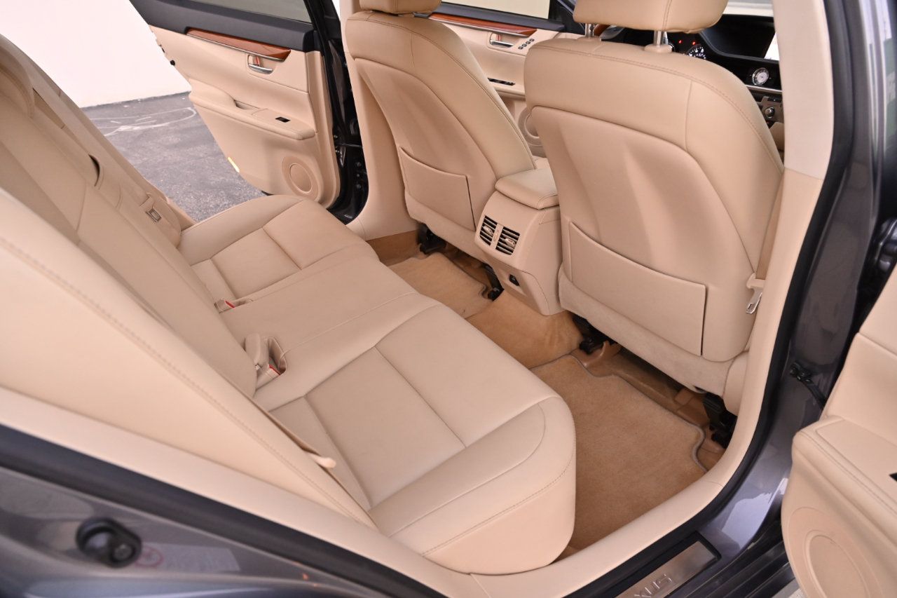 Used 2013 Lexus ES 300h w/ Premium Pkg FWD image 13