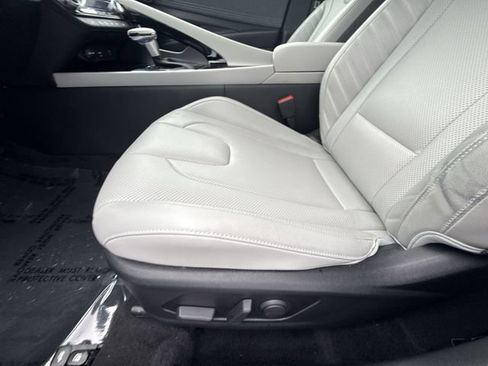 Certified 2024 Hyundai Elantra Limited FWD image 12