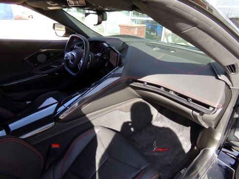 Used 2021 Chevrolet Corvette 3LT Z51 Coupe w/ Z51 Performance Package image 32