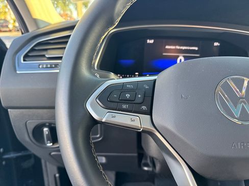 Used 2022 Volkswagen Tiguan SE image 16