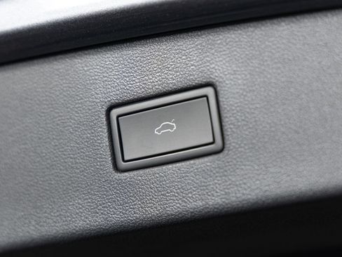 Used 2022 Volkswagen Tiguan SE image 21