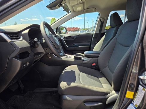 Used 2022 Toyota RAV4 LE AWD/4WD image 22