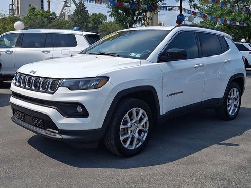 Certified 2023 Jeep Compass Latitude w/ Sun and Sound Group AWD/4WD image 3