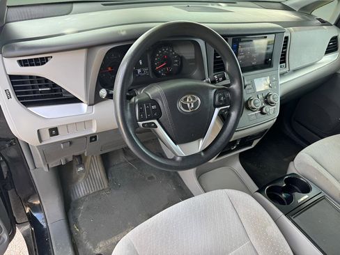 Used 2016 Toyota Sienna LE FWD image 21