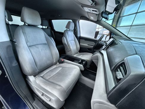 Used 2018 Honda Odyssey LX image 13
