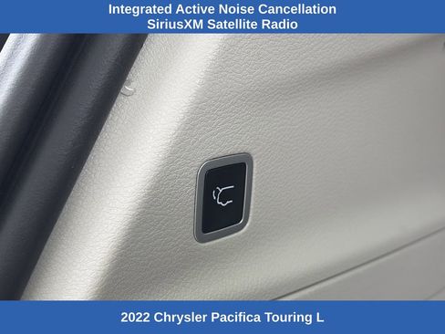 Used 2022 Chrysler Pacifica Touring-L FWD image 10
