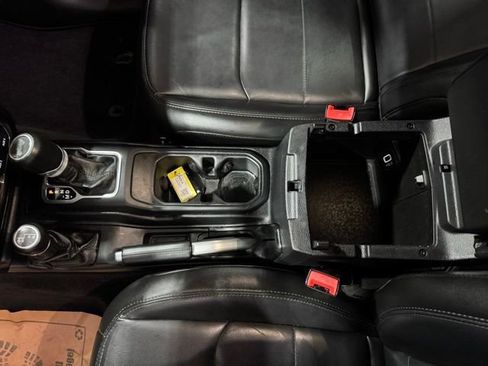 Used 2020 Jeep Wrangler Unlimited Sahara image 15