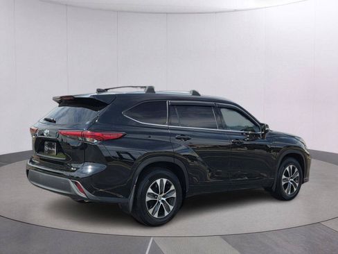 Used 2021 Toyota Highlander XLE FWD image 5