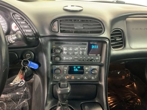 Used 2003 Chevrolet Corvette Coupe w/ Preferred Equipment Group image 17