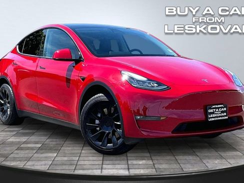 Used 2022 Tesla Model Y Long Range AWD/4WD image 1