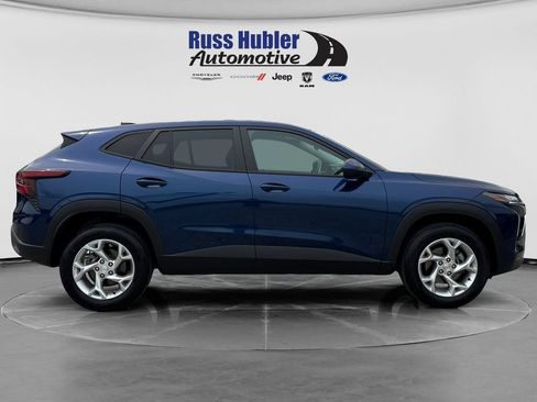 Used 2024 Chevrolet Trax LS w/ LS Convenience Package FWD image 8