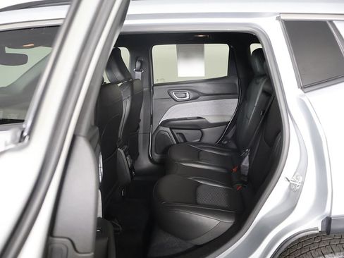 Used 2025 Jeep Compass Latitude AWD/4WD image 28