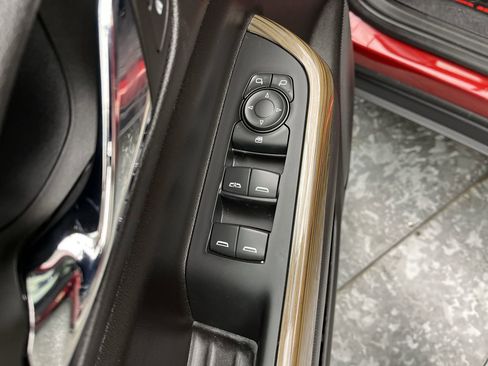 Certified 2023 GMC Acadia SLE w/ Driver Convenience Package image 9