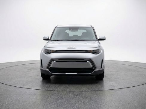 Used 2025 Kia Soul LX w/ LX Technology Package image 2