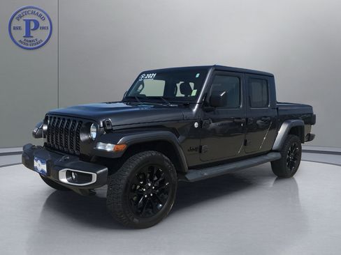 Used 2021 Jeep Gladiator Sport AWD/4WD image 3