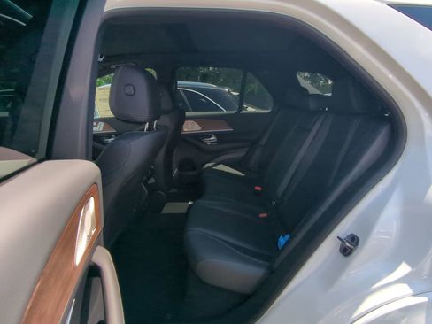 Used 2025 Mercedes-Benz GLE 450e 4MATIC image 5