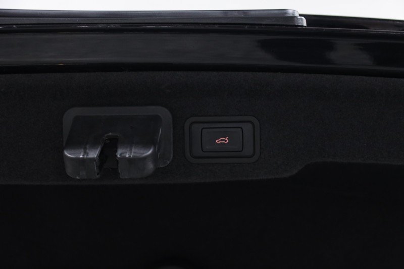 Used 2014 Audi S8 AWD/4WD image 33
