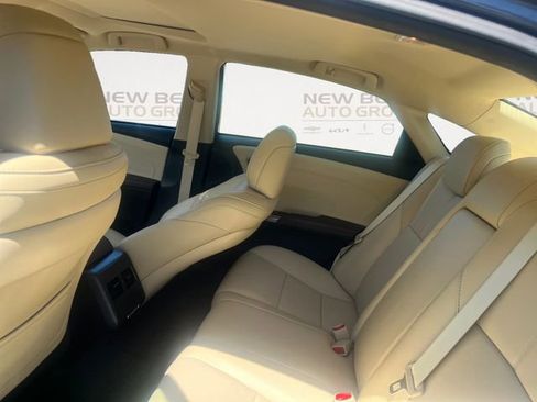 Used 2018 Toyota Avalon XLE Premium FWD image 13