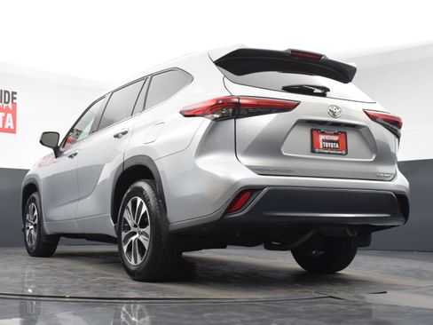 Used 2022 Toyota Highlander XLE image 31