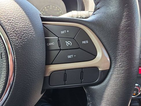 Used 2016 Jeep Renegade Latitude AWD/4WD image 15