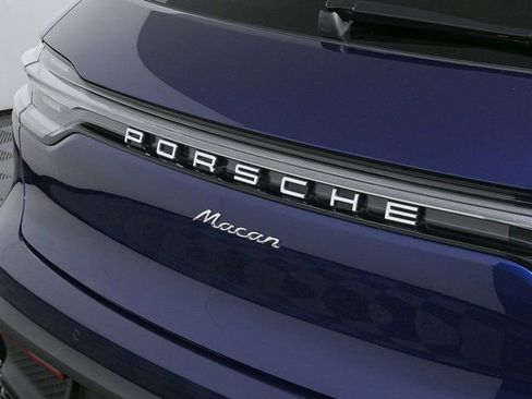 Certified 2025 Porsche Macan image 38