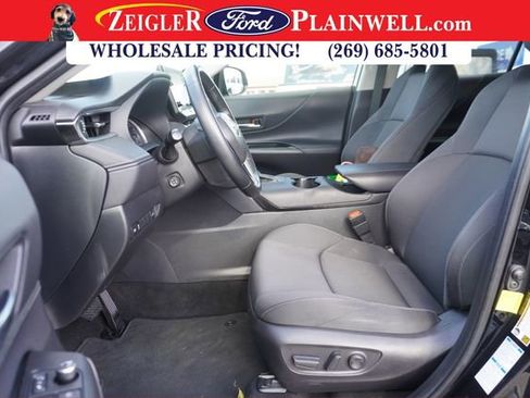 Used 2022 Toyota Venza LE image 17