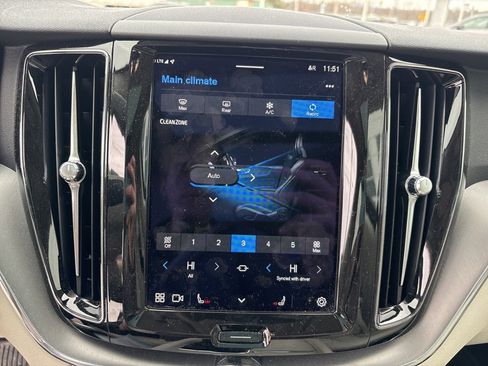 Certified 2023 Volvo XC60 B5 Core image 23