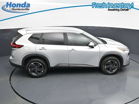 Used 2025 Nissan Rogue SV FWD image 24