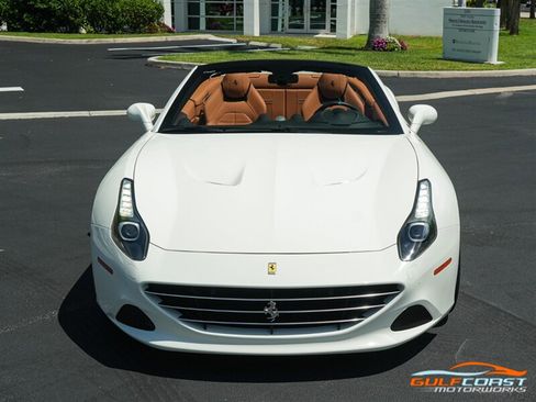 Used 2017 Ferrari California T RWD image 5