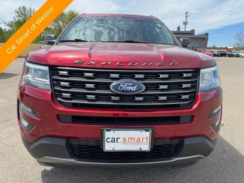 Used 2017 Ford Explorer XLT w/ Equipment Group 202A AWD/4WD image 2