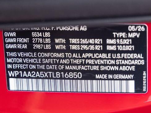 Certified 2026 Porsche Macan AWD/4WD image 38
