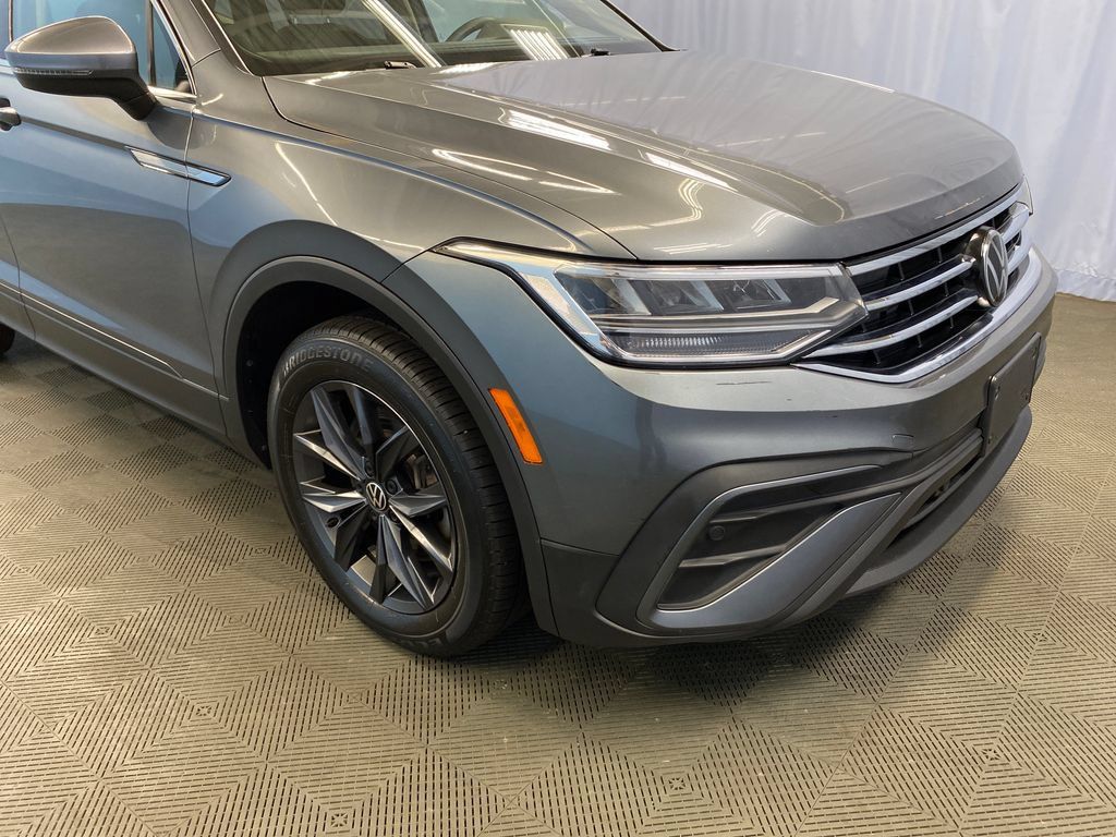 Used 2022 Volkswagen Tiguan SE AWD/4WD image 48
