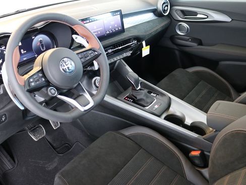 New 2025 Alfa Romeo Tonale Intensa image 20