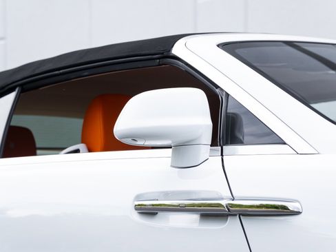 Used 2017 Rolls-Royce Dawn RWD image 11