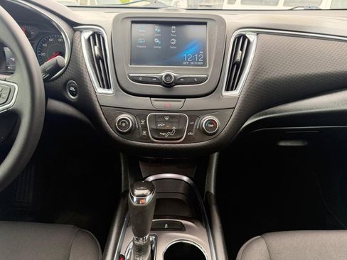 Used 2018 Chevrolet Malibu LT FWD image 25