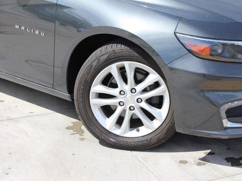 Used 2018 Chevrolet Malibu LT image 3