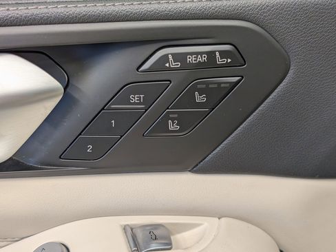 Used 2020 BMW X7 xDrive40i w/ M Sport Package image 24