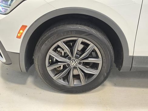 Certified 2022 Volkswagen Tiguan SE FWD image 8