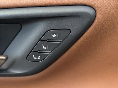 Used 2025 Toyota Crown Signia image 21