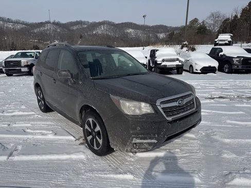 Used 2018 Subaru Forester 2.5i Premium w/ All-Weather Package image 2