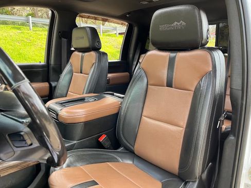 Used 2020 Chevrolet Silverado 3500 High Country w/ Technology Package image 9