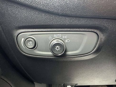 Used 2018 Chevrolet Equinox LT FWD image 13