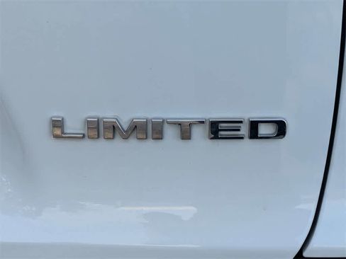 Used 2019 Jeep Cherokee Limited image 14