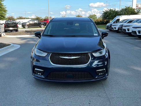Used 2023 Chrysler Pacifica Touring-L FWD image 8