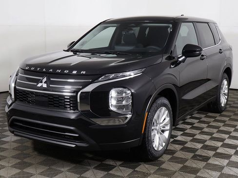 New 2026 Mitsubishi Outlander ES image 9