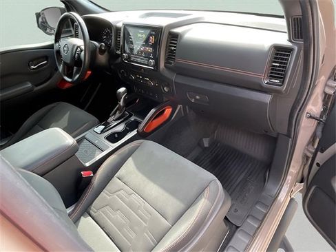 Used 2022 Nissan Frontier PRO-4X image 32