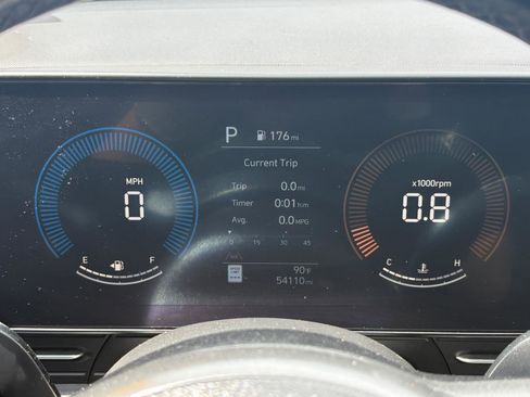 Used 2024 Hyundai Kona SEL FWD image 2
